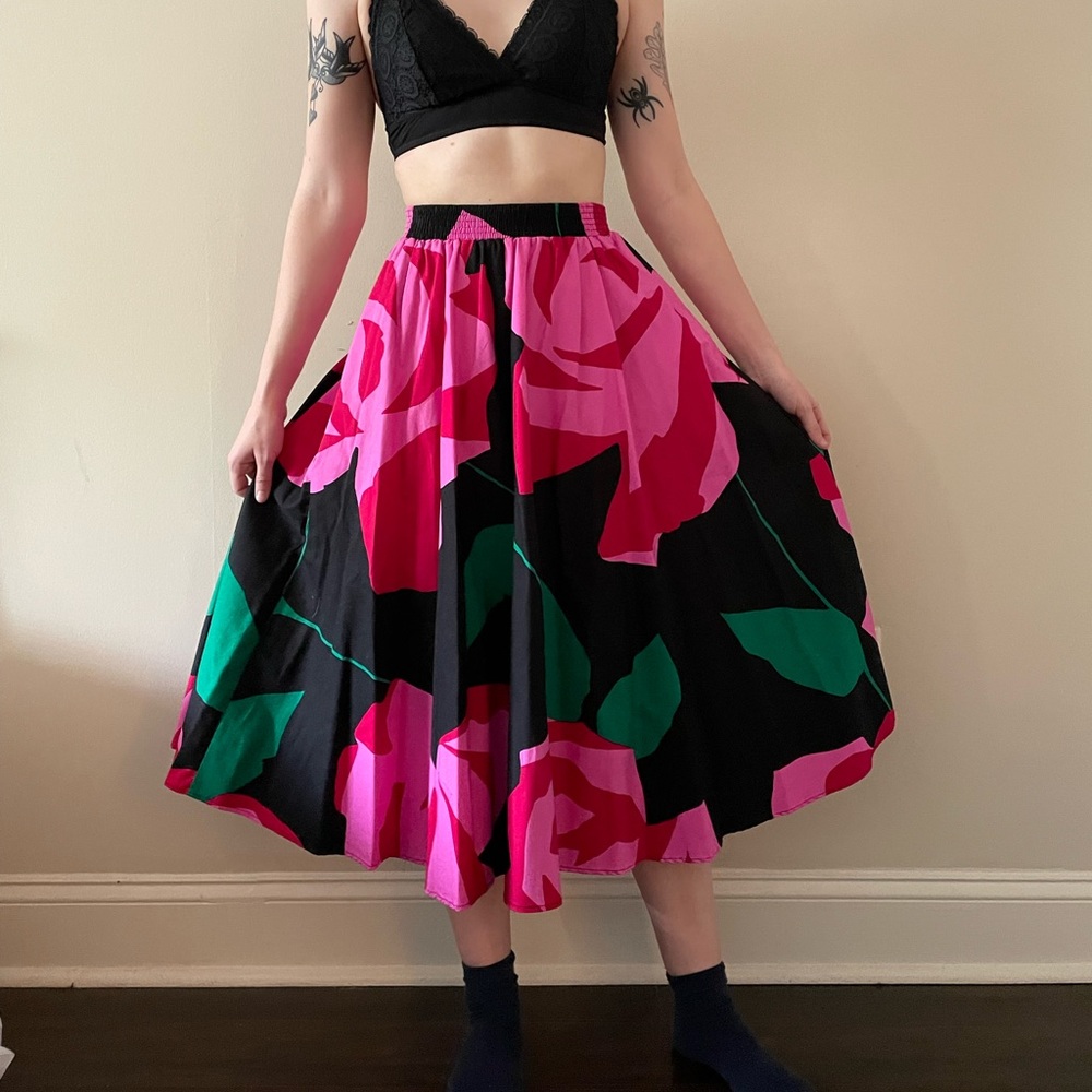 Vintage Flowy A Line/Hip Pleat Midi Skirt with Large Pink Rose Floral Pattern